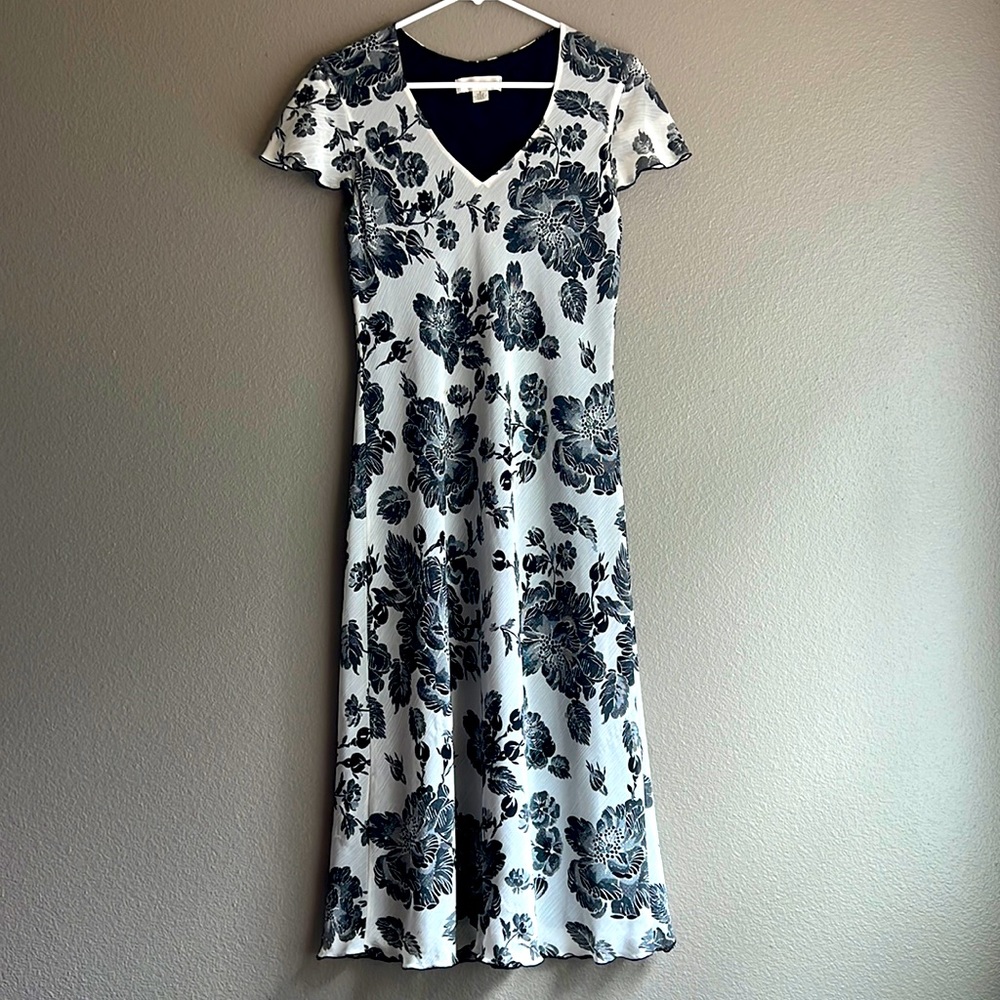 Casual Corner off-white over black layered floral summer dress, size 8